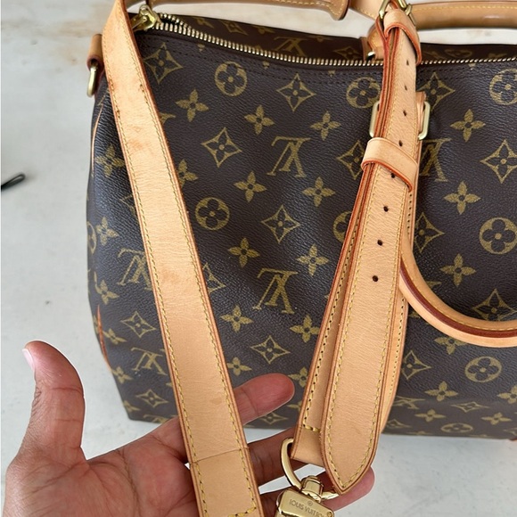 💯Authentic travel bag size 45 NO SMELLS/ODOR PET AND SMOKE FREE HOME! - Picture 8 of 10